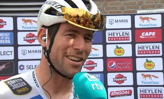 Mark Cavendish bij de start van de Heistse Pijl in 2022
