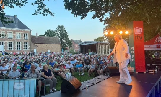 An Nelissen op het Verklapt-podium