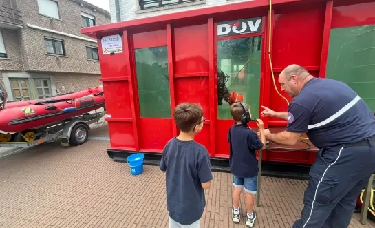 Nijlen brandweer duikcontainer opendeur