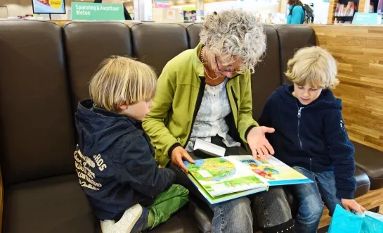 voorlezen boek bibliotheek algemeen