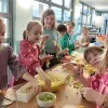 Brooddoosnodig Geel kinderen ontwikkeling brooddoos eten