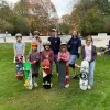Meisjes krijgen skate initiatie Meisjes krijgen skate initiatie
