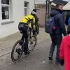Wout van Aert met fiets naar cross in Loenhout