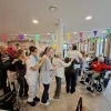 Woonzorgcentrum De Hoef in Hulshout neemt vandaag eigen carnavalsnummer op met bewoners en familie