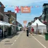 Braderij in Heist onder loden zon
