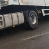 vrachtwagen in gracht 