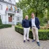 Burgemeester Eddy Bevers voor kasteel Bel-Air