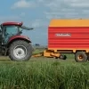 tractor met aanhangwagen rechtenvrij